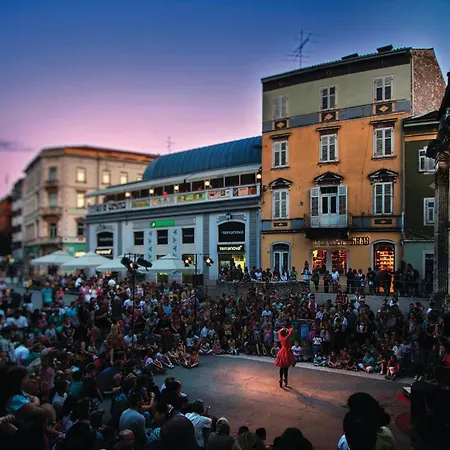 2 Bedroom Amazing In Appartement Pula