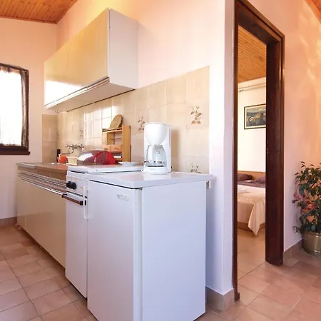 Appartement 2 Bedroom Amazing In Pula