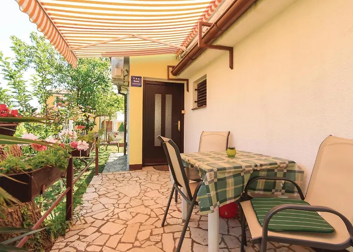 Appartement 2 Bedroom Amazing In Pula