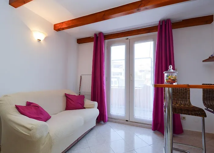 2 Bedroom Amazing In דירה פולה
