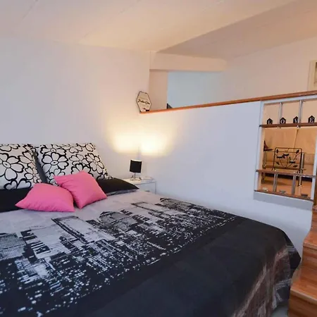 2 Bedroom Gorgeous In Apartment Pula