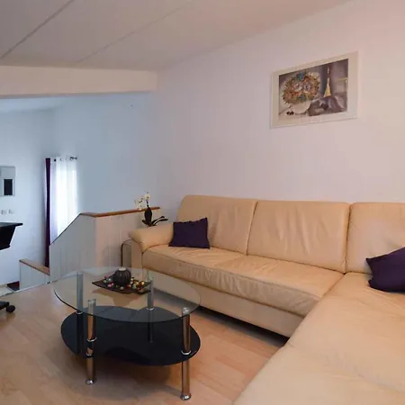 2 Bedroom Gorgeous In Pula