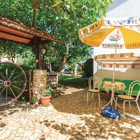 2 Bedroom Gorgeous In Pula