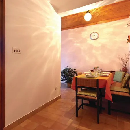 2 Bedroom Gorgeous In Apartamento