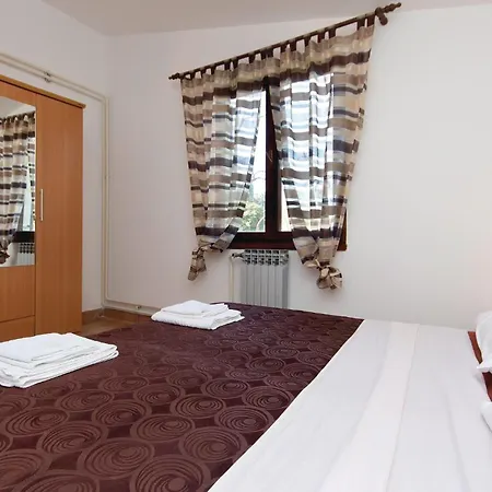 아파트 2 Bedroom Amazing In 풀라