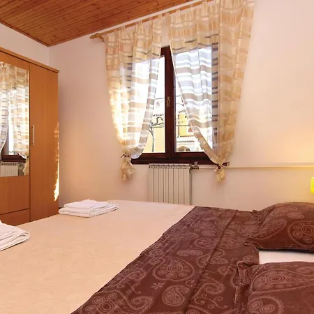 2 Bedroom Gorgeous In Apartamento
