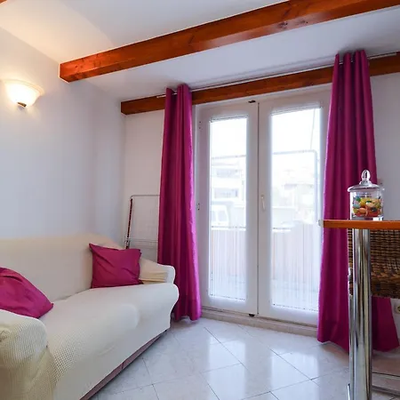 2 Bedroom Gorgeous In Apartamento Pula