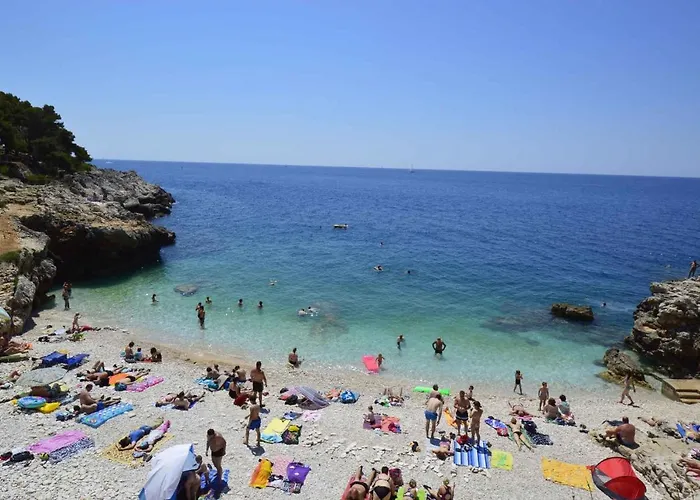 2 Bedroom Amazing In Пула