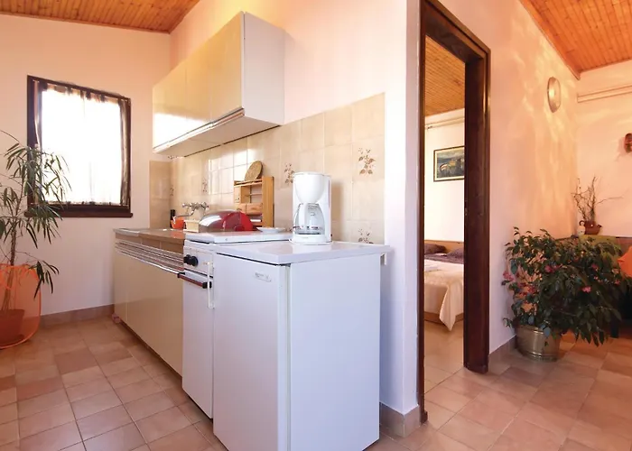 Apartman 2 Bedroom Amazing In Pula