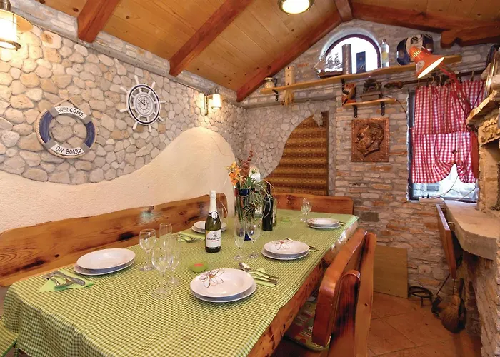 Апартаменти 2 Bedroom Amazing In *