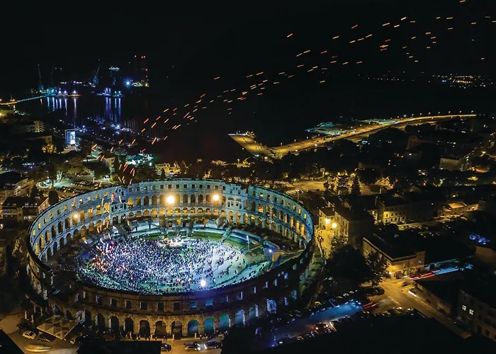 Апартаменти 2 Bedroom Amazing In *