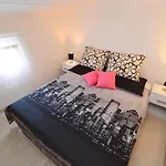 2 Bedroom Amazing In Apartamento Pula
